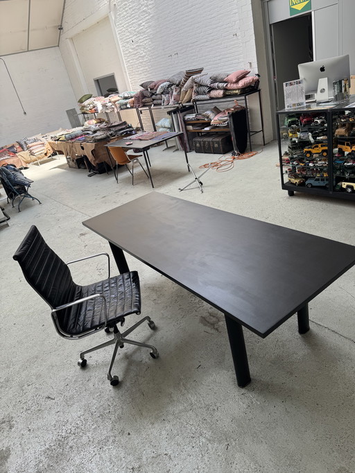 LC6 table à manger le Corbusier bureau + Eames Herman Miller Vitra
