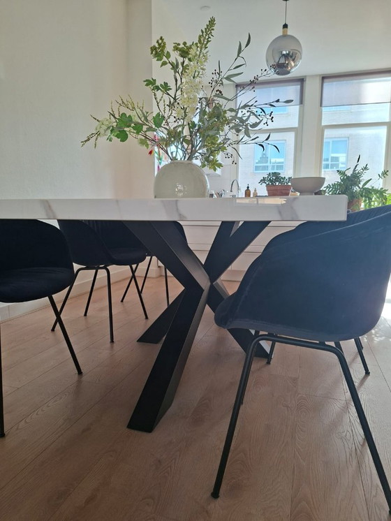 Image 1 of Mesa de comedor de cerámica Marble-Look 280cm x 130cm x 79cm como nuevo