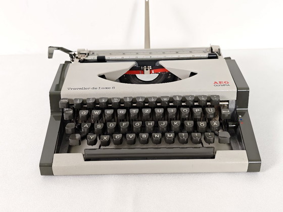 Image 1 of Machine à écrire AEG Olympia Traveller de Luxe S