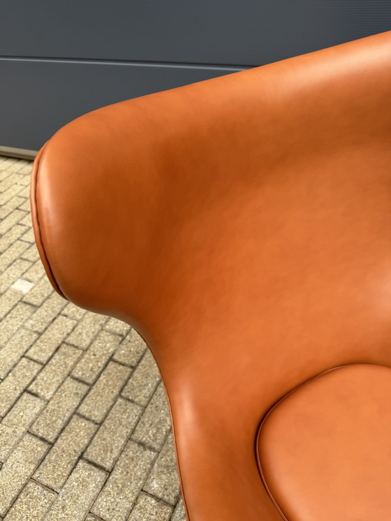 Image 1 of 2 poltrone Egg Chair di Fritz Hansen degli anni '60 in pelle color cognac, in condizioni perfette!