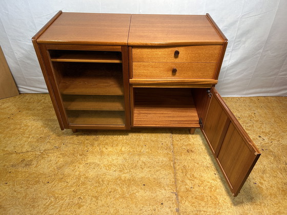 Image 1 of Vintage teakhouten platen- en muziekkast uit het midden van de eeuw van Parker Knoll (1960-1970) Zeldzaam Brits ontwerp | Prakti