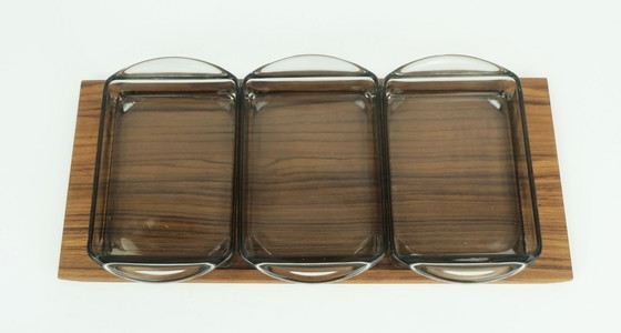 Image 1 of SET DA SERVIRE moderno danese vassoio in teak con ciotole in vetro anni '60