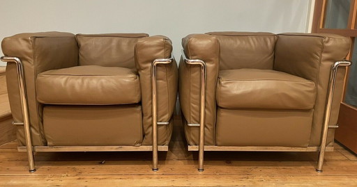 2 Cassina Original LC2 Petit Lounge Chairs in bruin leer