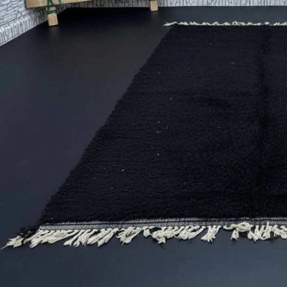 Eenvoudig zwart handgemaakt wollen vloerkleed 250cm x 150cm – Vloerkleden en tapijten, Wool, Modern (photo 7 of 9)
