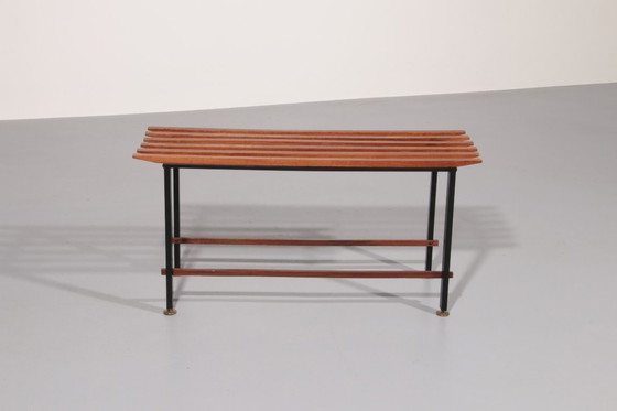 Image 1 of Panca italiana di metà secolo, anni '60, con struttura in metallo nero e doghe in teak massello