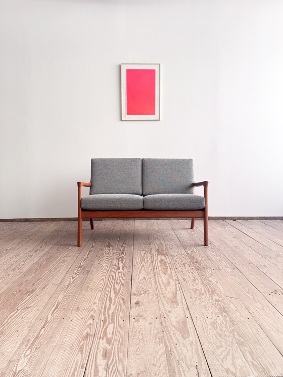 Image 1 of Mid Century Modernes dänisches Zweisitzer-Sofa aus Teakholz, 1950er Jahre