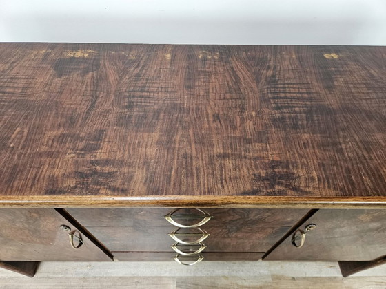 Image 1 of Art Deco dressoir in walnoot en licht walnoot.