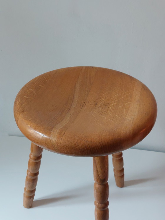 Image 1 of Sgabello vintage in legno di metà secolo, seduta spessa, gambe tornite