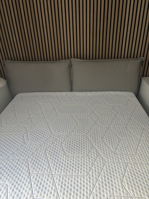 Container double bed with mattress, new Emma topper and additional blue cover