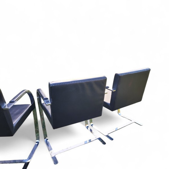 Image 1 of 6 sillas de cuero con diseño Brno, atribuidas a Mies van der Rohe.