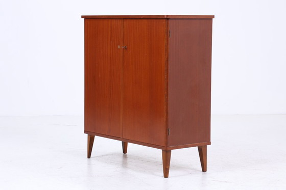 Image 1 of Armoire vintage intemporelle années 60 | Mid Century Armoire à linge tiroirs Armoire à casiers bois Rangement rétro #04-16