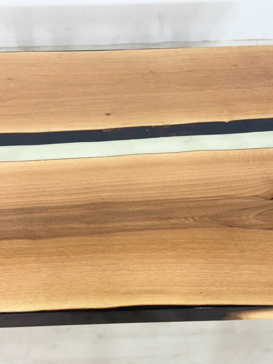 Image 1 of Eettafel van epoxyhars / eettafel / vergadertafel, massief walnoothout / 180 cm breed
