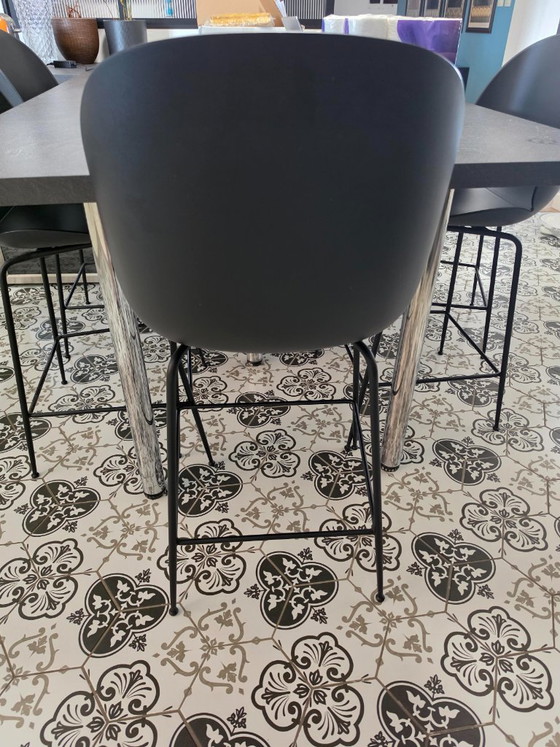 5 Sgabelli da bar Beetle di GUBI – Plastic, Metal (photo 5 of 5)