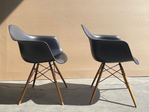 2x Vitra Eames DAW