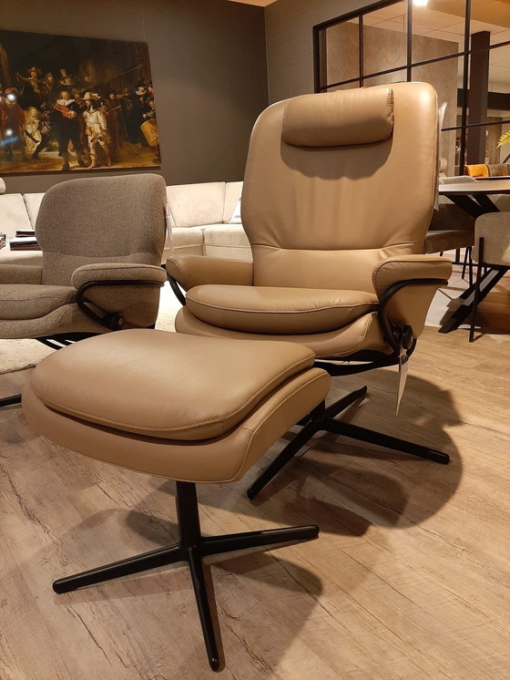 Image 1 of Sillón Rome Cross con taburete - Respaldo alto *