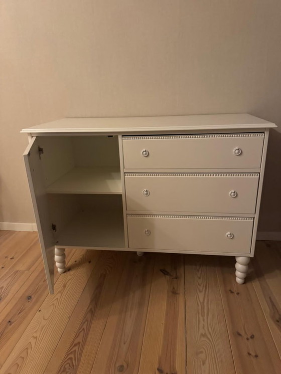 Image 1 of Beautiful white wooden chest of drawers / sideboard (125 cm wide)