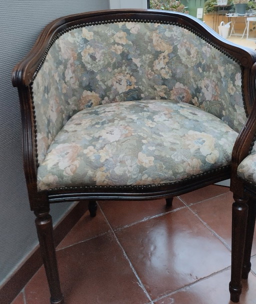 Deux sièges baquets en tissu.