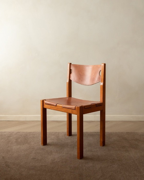 Image 1 of Brutalistische eetkamerstoelen van iepenhout en leer van Maison Regain, jaren 70, set van 4
