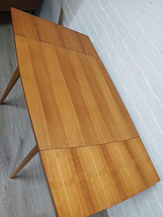 Image 1 of Extendable table