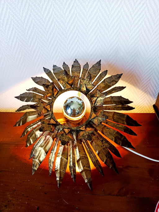 Plafonnier soleil laiton doré 1960