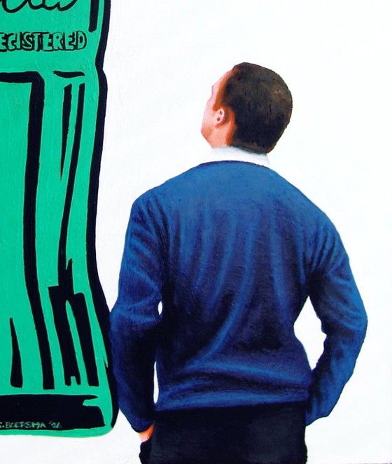 Image 1 of Bouteille de Coca-Cola - Tableau d'un homme regardant une peinture d'Andy Warhol