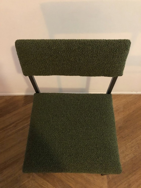 Traunraut Esszimmerstuhl mit grünem Stoffbezug, Esszimmerstühle, Metall, Minimalisme (Foto 5 von 7)