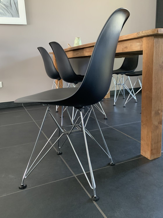 Image 1 of 6 sedie Vitra Eames nere.