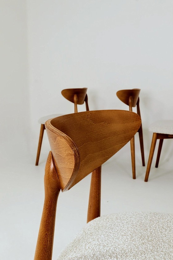Image 1 of Set van 6 eetkamerstoelen, licht beukenhout, witte Bouclè stof, modern ontwerp