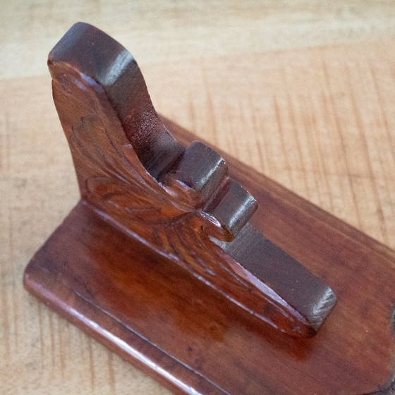 Image 1 of Vintage handgemaakte houten decoratieve boekensteunen