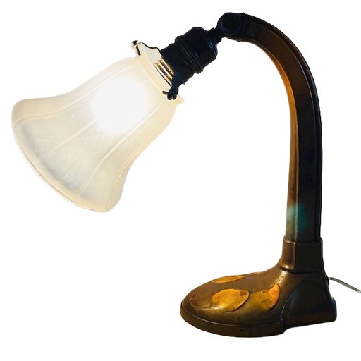 Lampe de bureau Art Nouveau antique en fer forgé, d.g.m.s., datée de 1910.