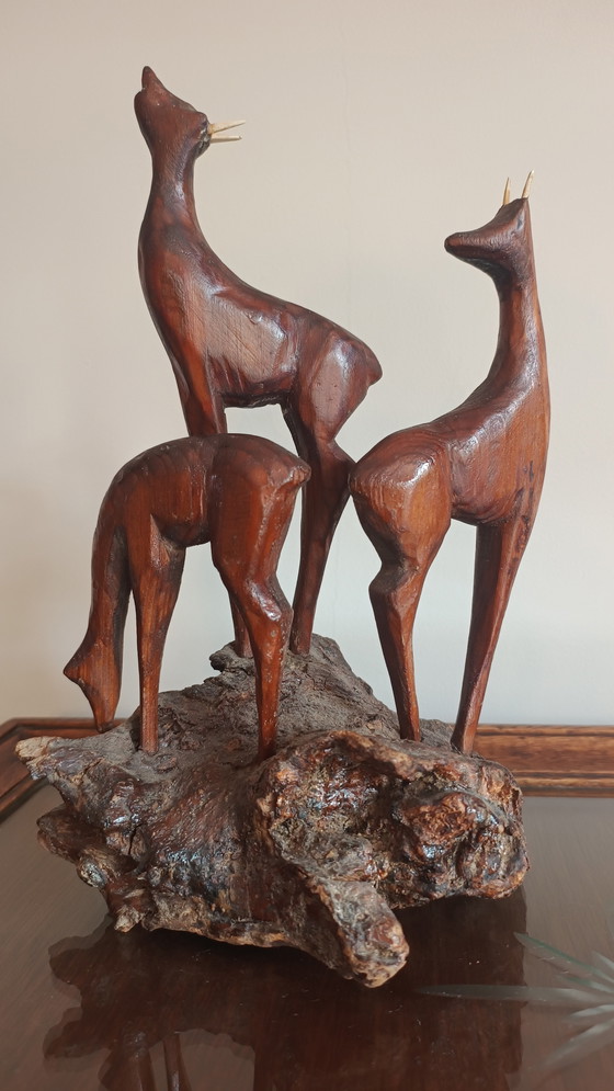 Image 1 of Cerf en bois avec son petit, style années 1960