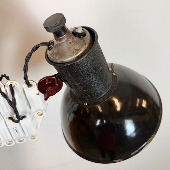 Image 1 of Industriële zwarte geëmailleerde schaarwandlamp, jaren 50