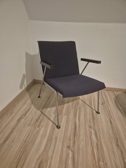 OASE stoel van Wim Rietveld uit de Cirkel fabriek in Zwanenburg