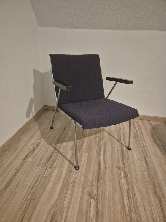 Image 1 of OASE stoel van Wim Rietveld uit de Cirkel fabriek in Zwanenburg