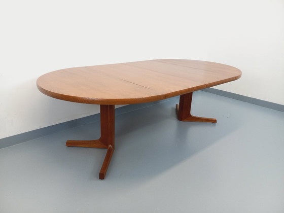 Image 1 of Table à manger ronde scandinave vintage en teck des années 60 avec rallonges