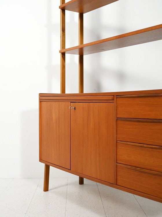 Image 1 of Skandinavisches Teak-Bücherregal mit ausziehbarem Schreibtisch