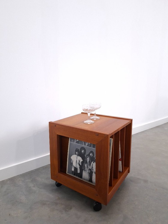 Teak LP Cabinet on Wheels, Side Table, Nightstand, Cabinet 1 – Wood, Plastic, Vintage (photo 3 of 11)