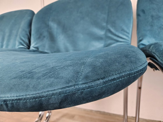 Image 1 of Quattro sedie tubolari degli anni '70 rivestite in velluto blu