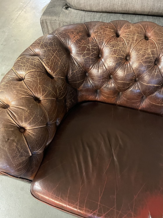 Image 1 of Divano a due posti in pelle inglese dal carattere distintivo