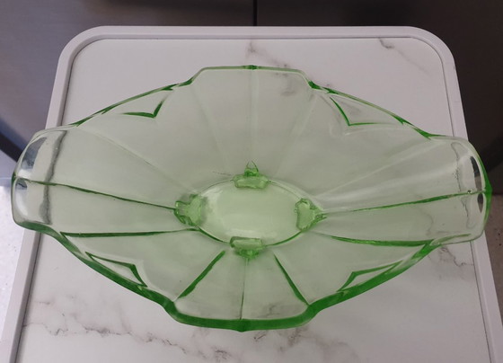 Image 1 of Elegante Art Deco glazen schaal – geometrisch ontwerp – uraniumgroen, circa 1920