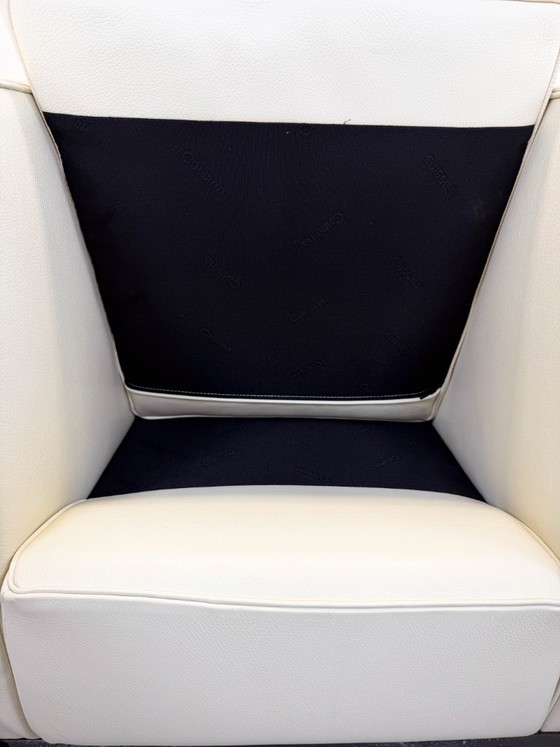 Lc2 Chair Ivory Leather, Le Corbusier, Cassina, Charlotte Perriand Seats – Sillones, Metal (photo 10 of 12)