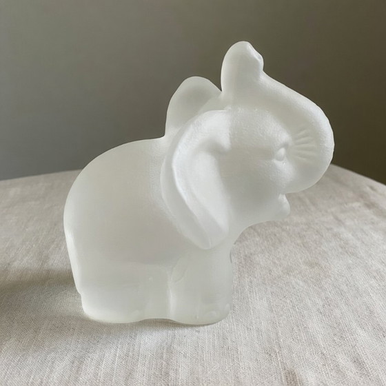 Image 1 of Éléphant Goebel vintage – Verre satiné mat – Allemagne de l'Ouest