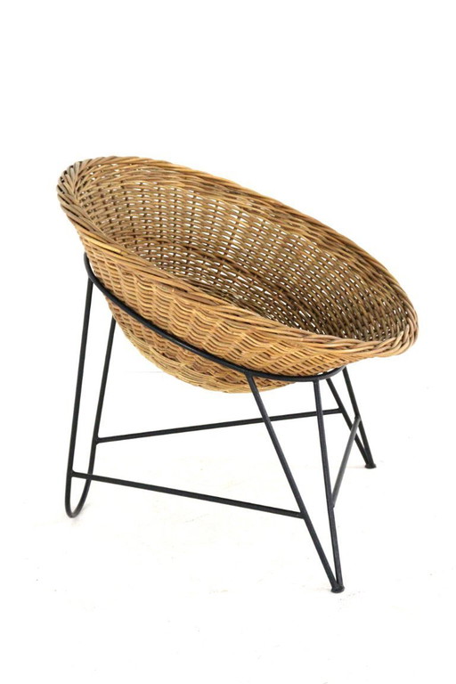 Fauteuil en osier tressé dans le style de Matthieu Matégot