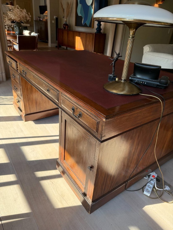 Image 1 of Englischer Doppelschreibtisch mit roter Lederplatte