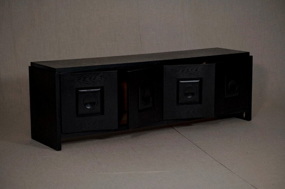 Image 1 of Laag brutalistisch dressoir in zwart eiken