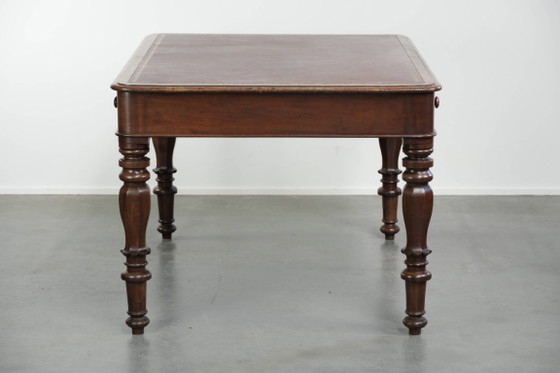 Image 1 of Scrivania/tavolo da biblioteca inglese antico dei primi del XIX secolo con piano in pelle rossa e aspetto elegante.