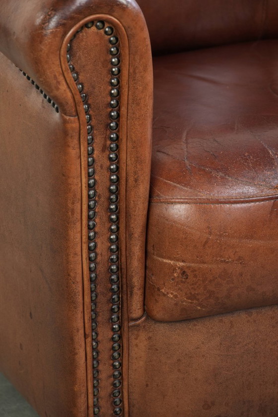 Image 1 of Mooie vintage schapenleren clubfauteuil in Engelse stijl met prachtige diepe kleuren