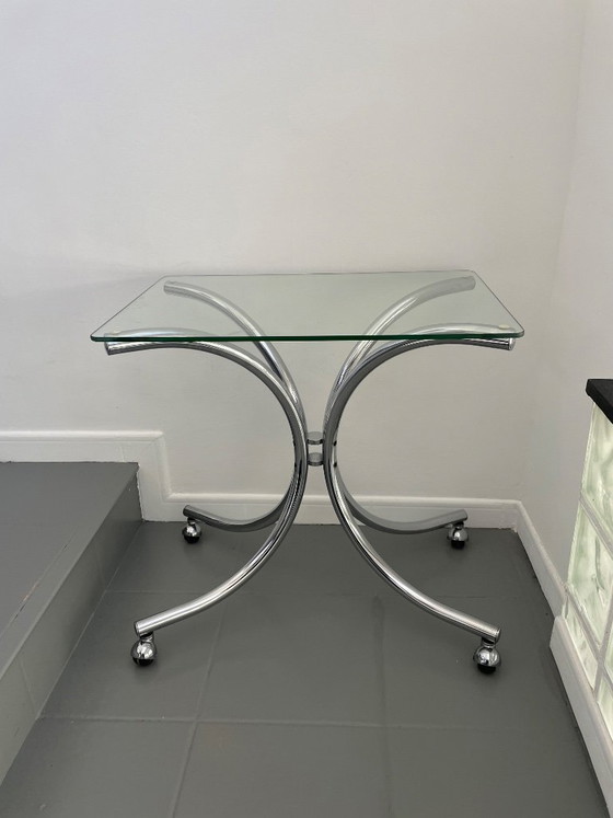 Image 1 of Salontafel van chroom en glas met wielen