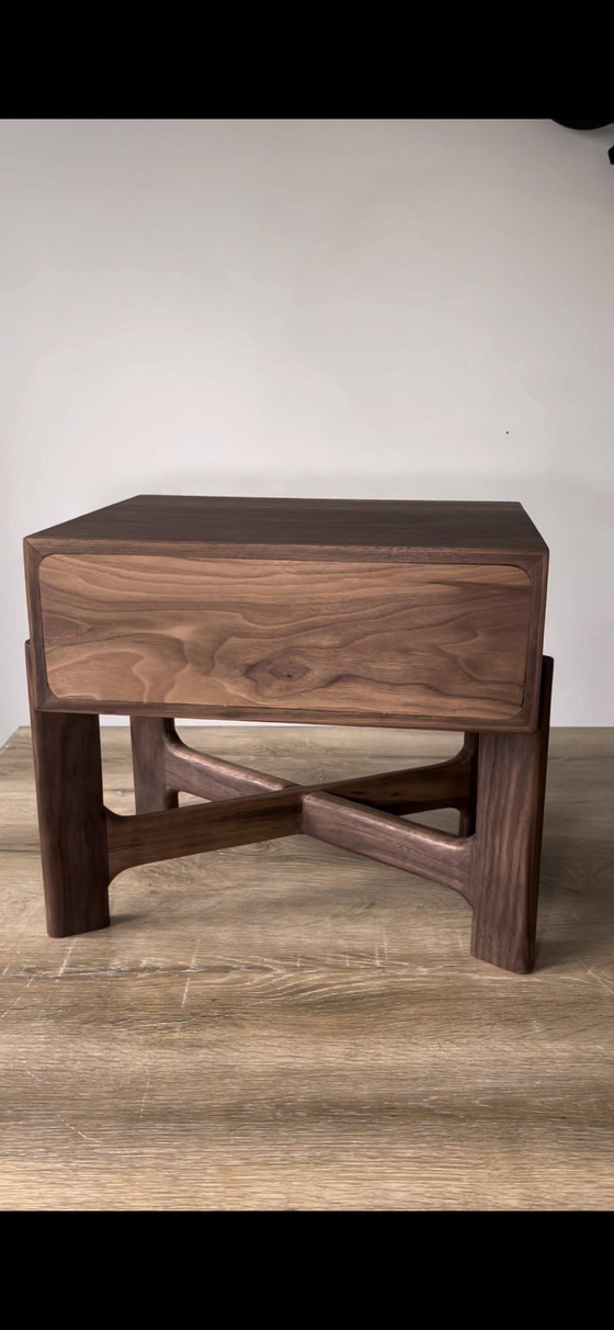 Image 1 of Nachtkastje massief Walnotenhout zelf gemaakt
