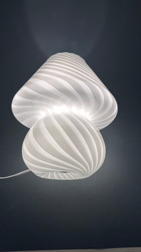 Image 1 of Vintage Murano Paddestoel Lamp 1970 - Wit Opaline Spiraalglas - Mid Century